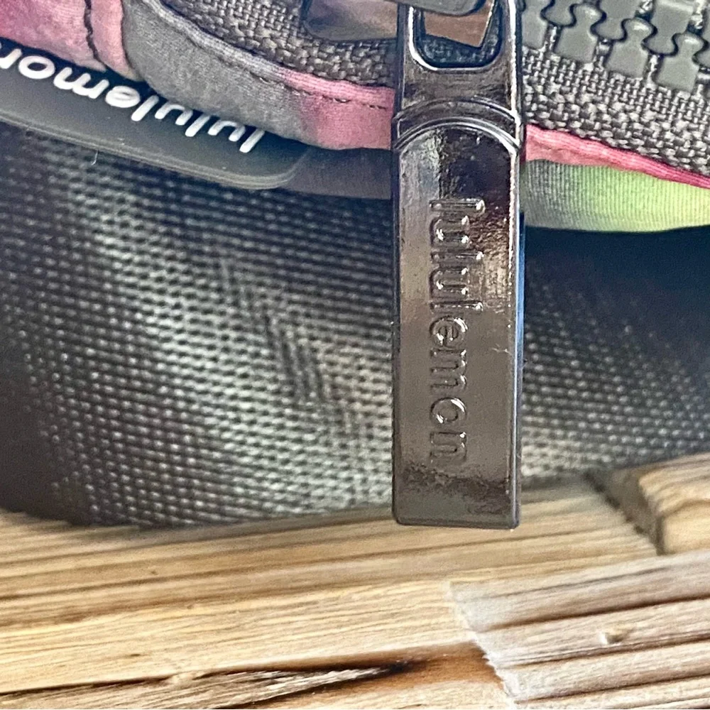 NWT Lululemon Everywhere Belt Bag in Hyper Dye - Picture 12 of 15